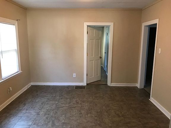 4th image of 228 S College Ave
