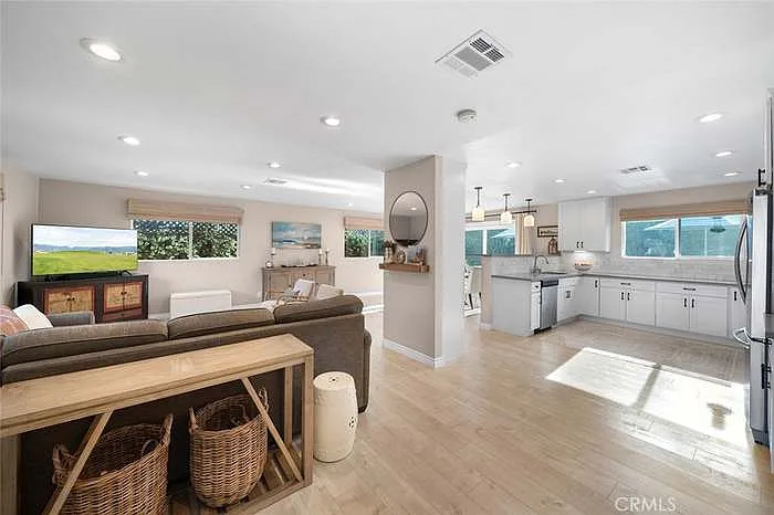 3217 Montana Ave — Photo 8