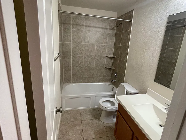600 Shimek St #19A — Photo 10