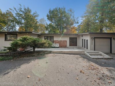 25235 Dallas Dr, Grosse Ile, MI, 48138