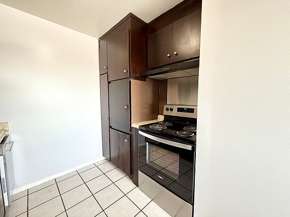 4th image of 1925 E 10th St #205