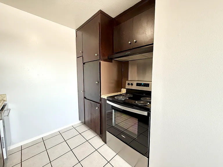 10th Avenue Apartments — Photo 4