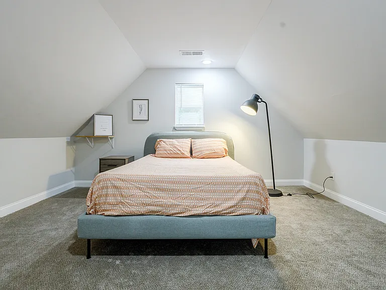1048 Garibaldi St SW — Photo 10