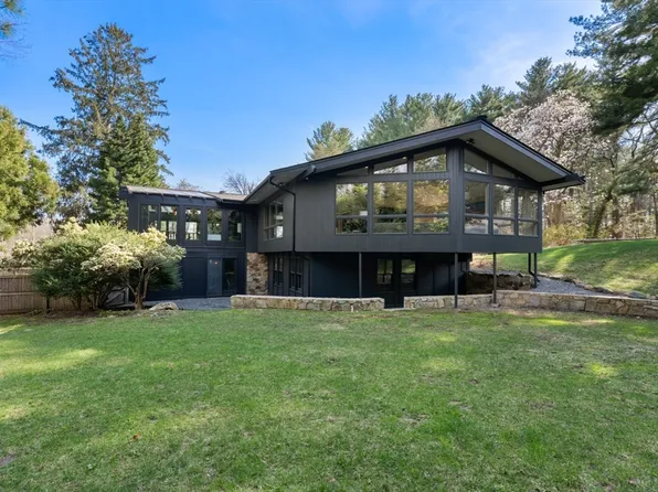 995 Brush Hill Rd, Milton, MA 02186