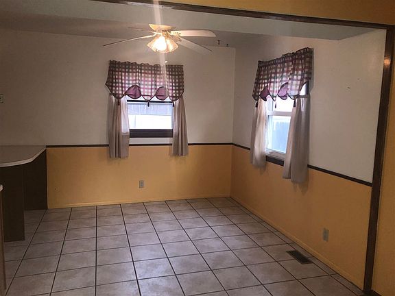 3rd image of 2304 Manor Dr