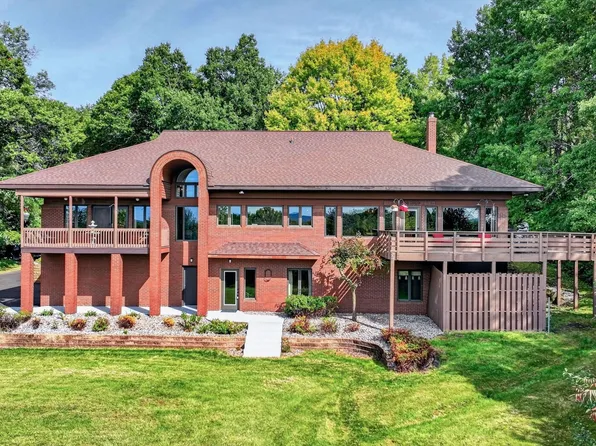 455 E Woodridge Dr, Eau Claire, WI 54701