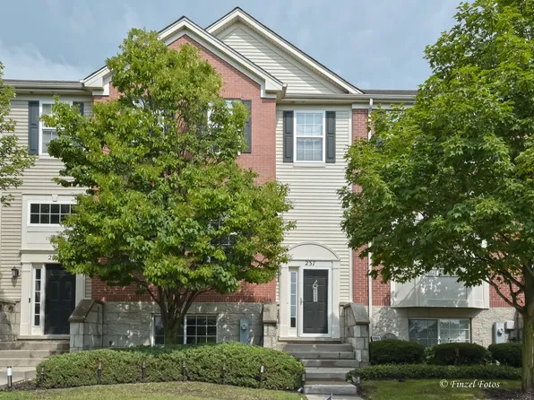237 Jackson St, Gilberts, IL 60136