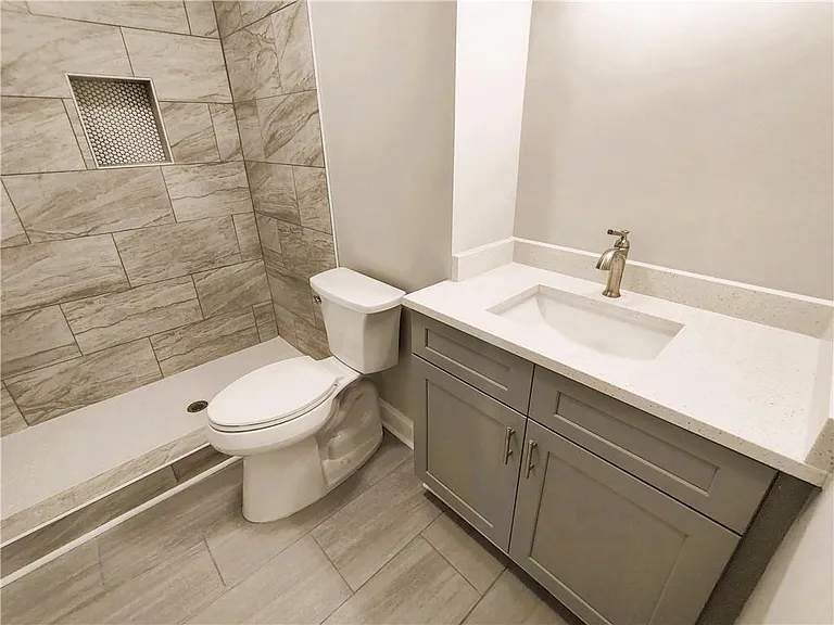 211 Creekway Xing SE — Photo 35
