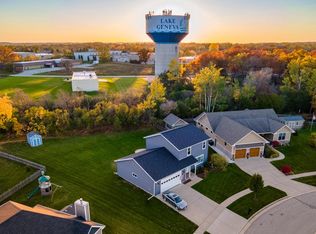 990 Hudson Trl, Lake Geneva, WI 53147