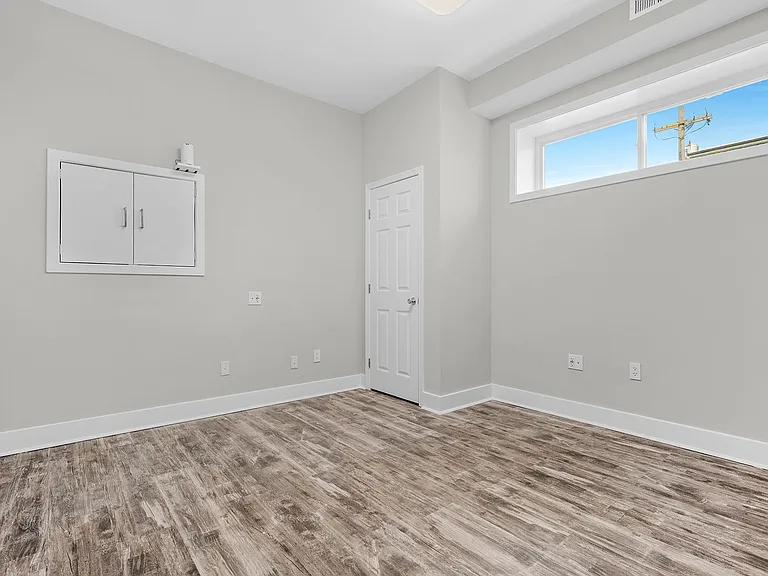 100 S Bouldin St — Photo 13