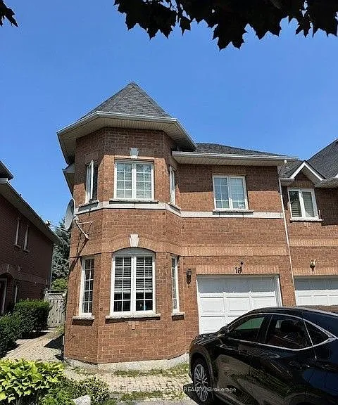 16 Royal Chapin Cres — Photo 2