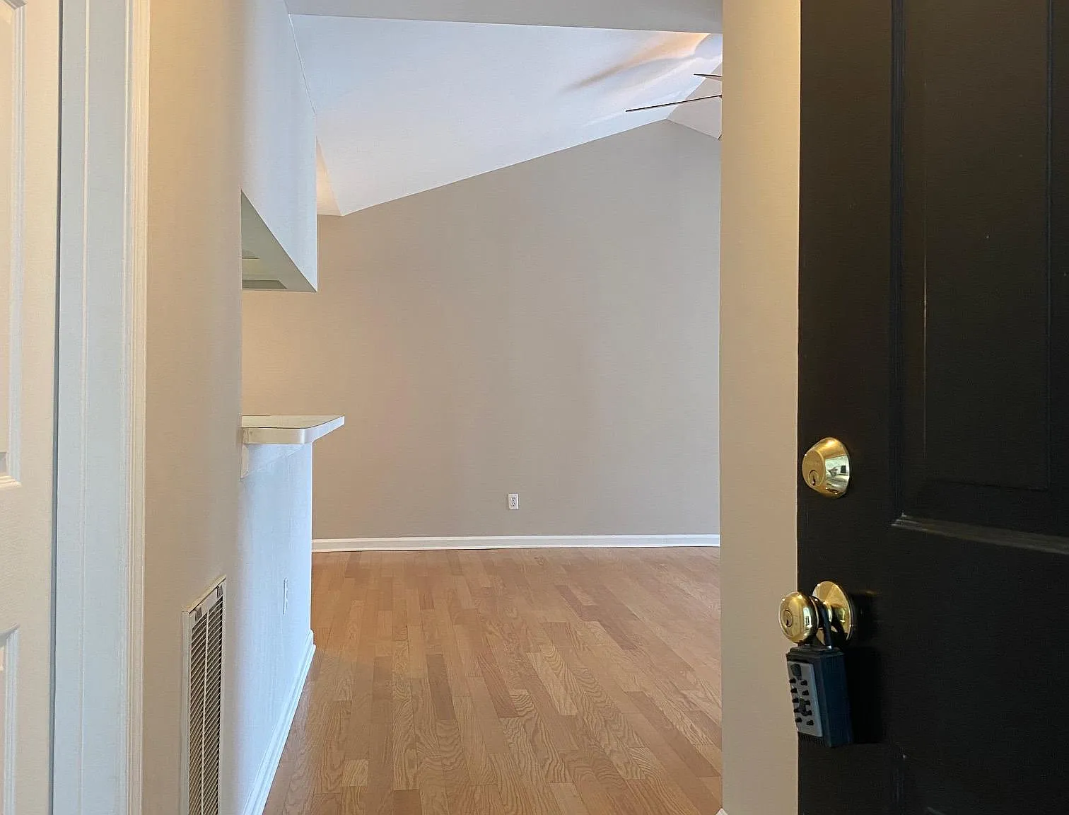 1001 Kingswood Dr — Photo 2