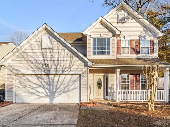 8902 Firestreak Dr, Charlotte, NC 28216