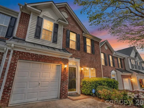 1802 Robinwood Village Dr, Gastonia, NC 28054