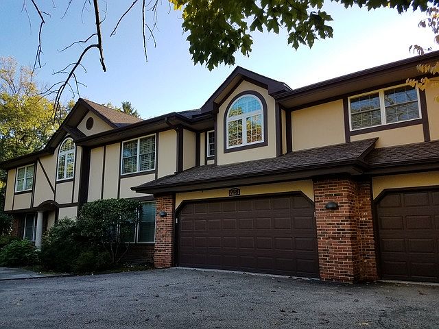 1st image of 998 Saxony Dr