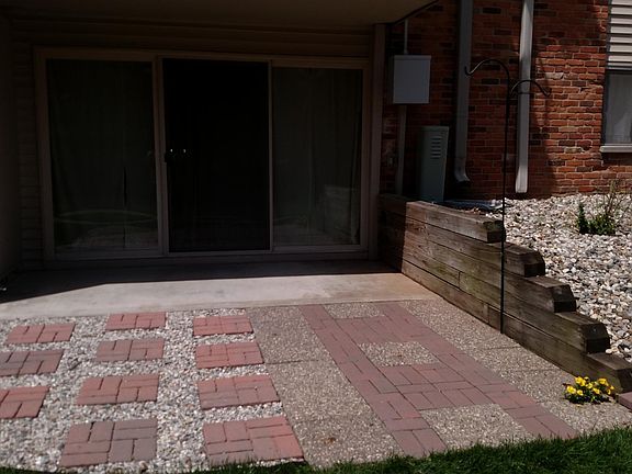 slider with stoned patio