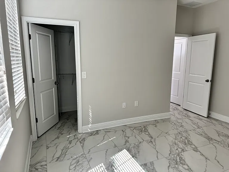 2531 W Walnut St — Photo 14