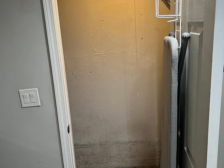 2166 Larchwood Rd SW — Photo 9
