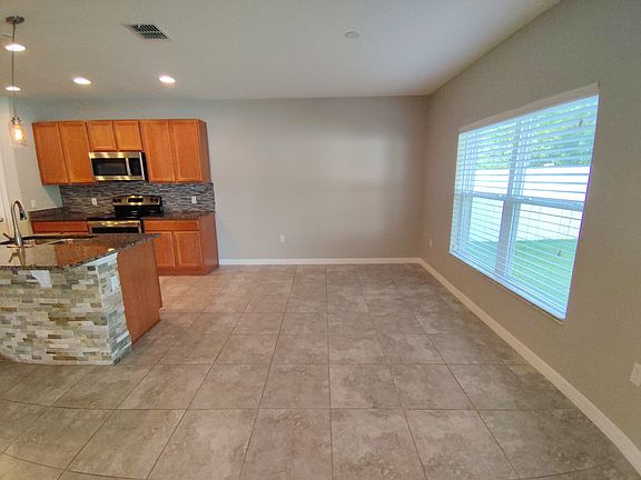 4th image of 2213 Waukegan Dr