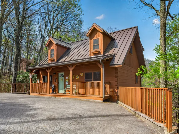 2307 Smoky Mountain Ct, Gatlinburg, TN 37738