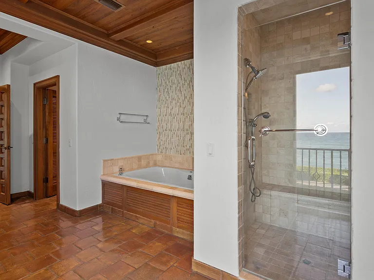 240 N Ocean Blvd — Photo 26