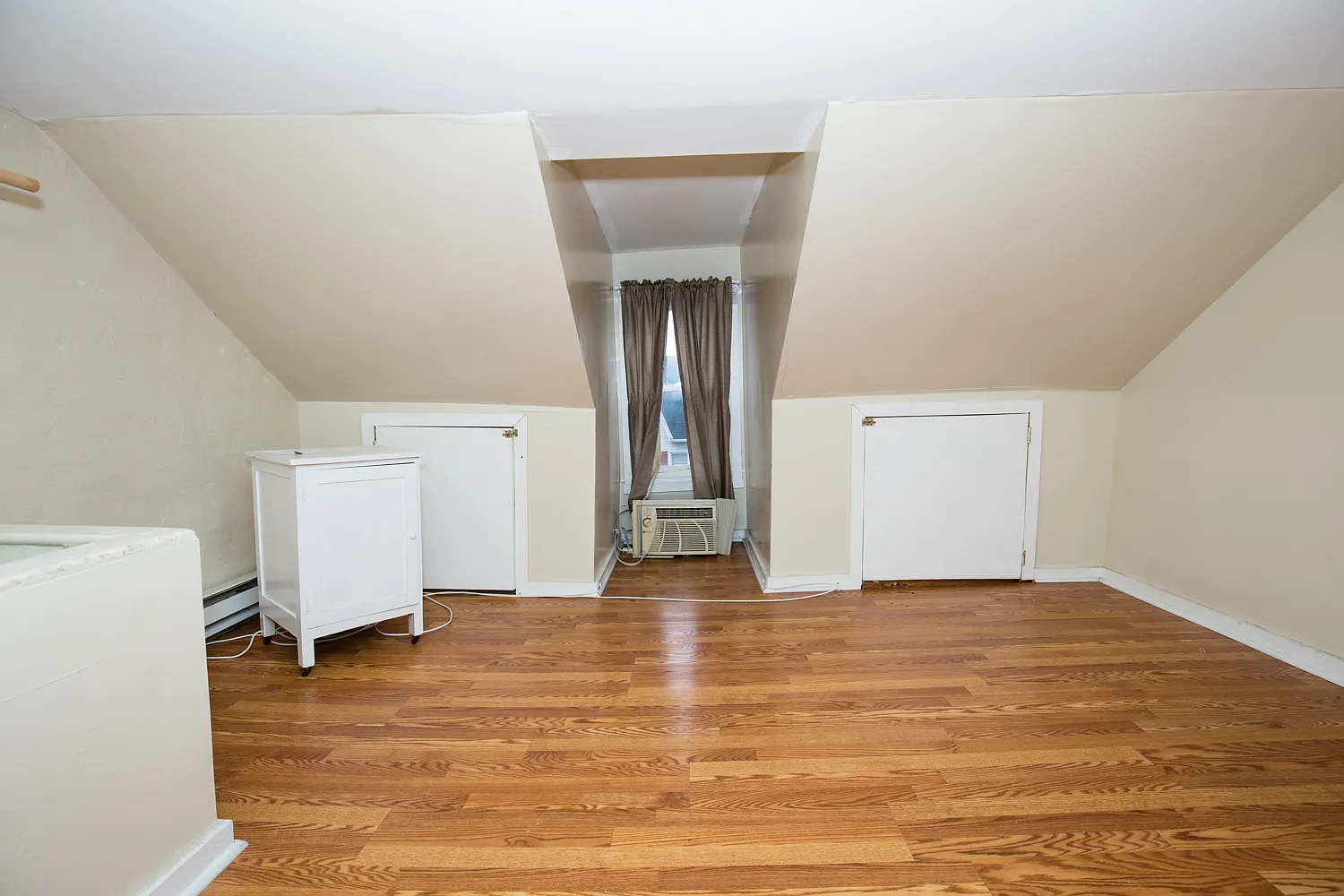 3 bed, 1106 sqft, $1,942 — Photo 4