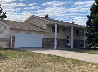 810 Cedarberry Rd, North Platte, NE 69101