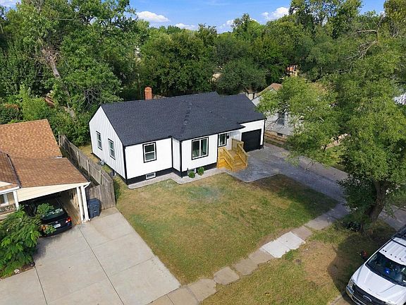 2nd image of 1045 N Ridgewood Dr