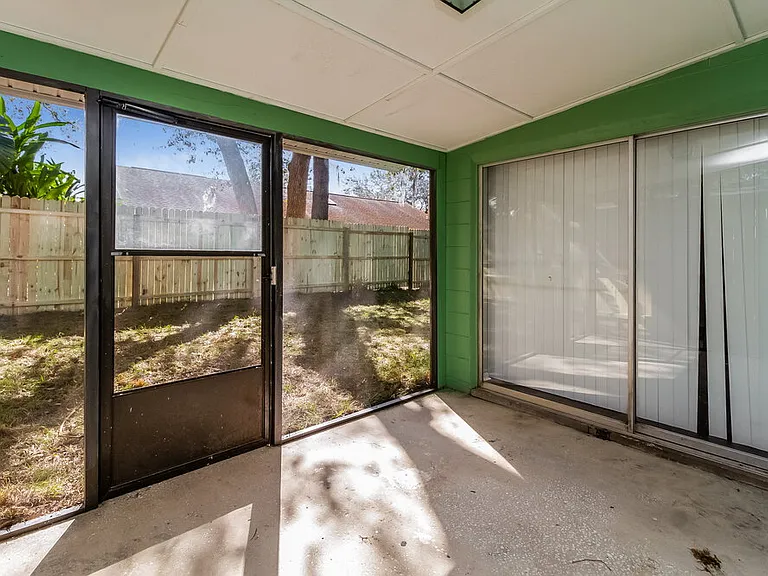 1240 Crossfield Dr — Photo 16