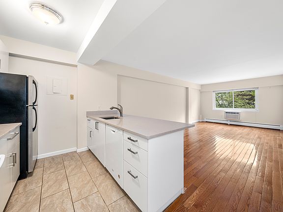 4th image of 333 Grand Ave APT 2S