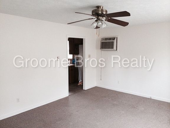 2nd image of 223 N Oak Ave