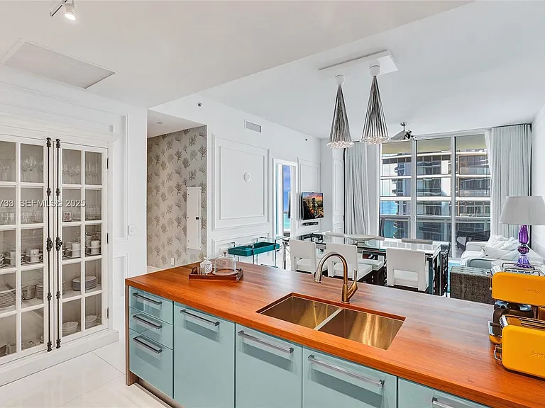 15811 Collins Ave #3302 — Photo 9