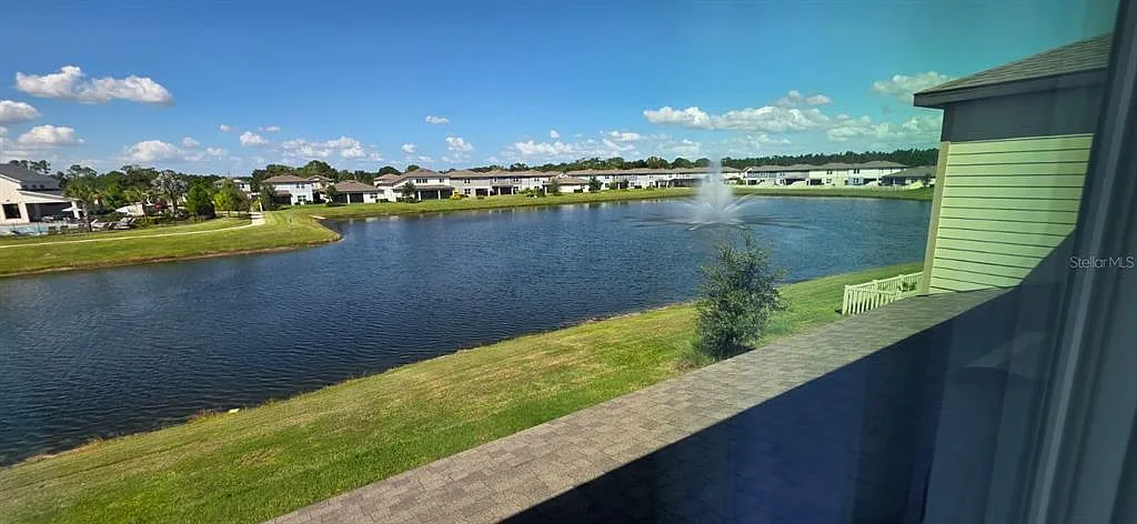 5 bed, 3.5 bath, 4272 sqft, $4,300 — Photo 2