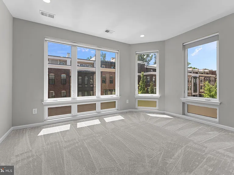 515 Riversail Ln — Photo 14