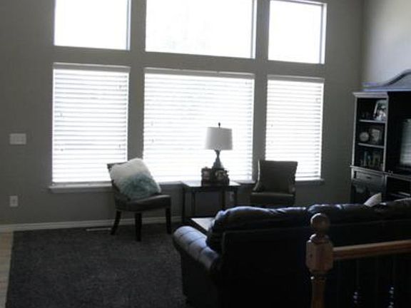 2nd image of 789 N Devonshire Dr