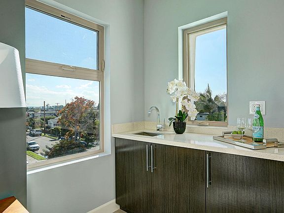 5th image of 3716 Veteran Ave #4