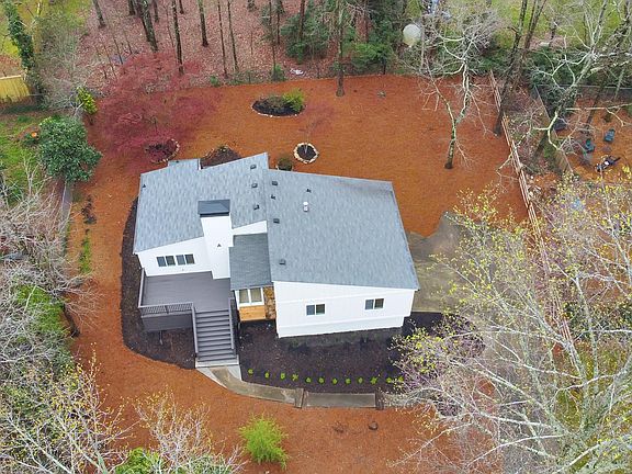 3rd image of 3238 Cedar Bluff Dr NE