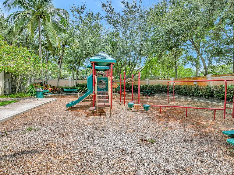 10247 Isle Wynd Ct — Photo 69