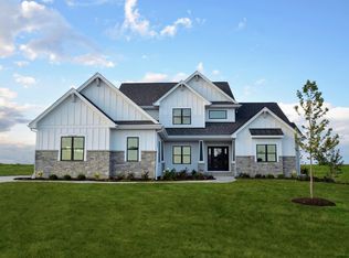 W200N5324 Beechcraft Rd, Menomonee Falls, WI 53051