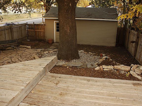 4th image of 1801 Stockwell St