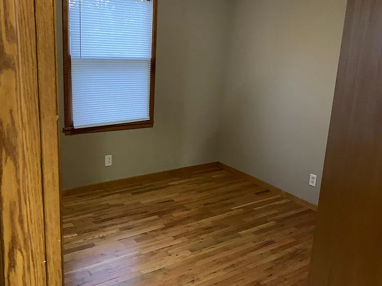 7501 S 76th Ave — Photo 14