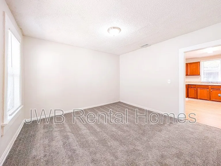 347 W 23rd St — Photo 3