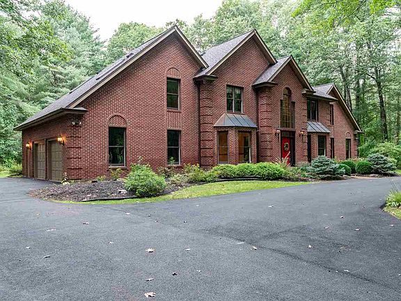2nd image of 8 Rolling Brook Dr