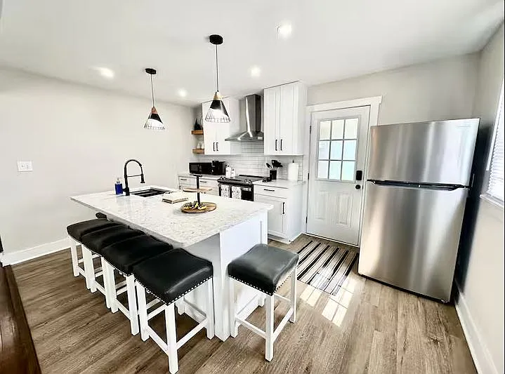 802 Maple Avenue — Photo 2
