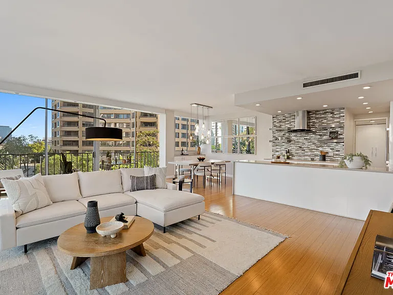 10433 Wilshire Blvd #301 — Photo 16