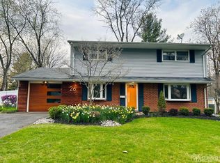26 Bedford Rd, Kendall Park, NJ 08824
