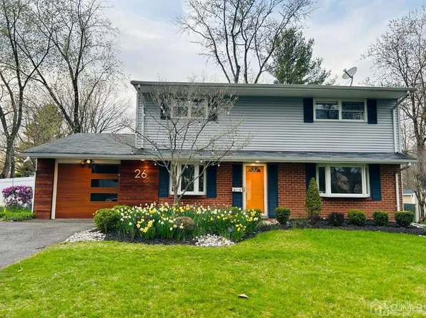 26 Bedford Rd, Kendall Park, NJ 08824