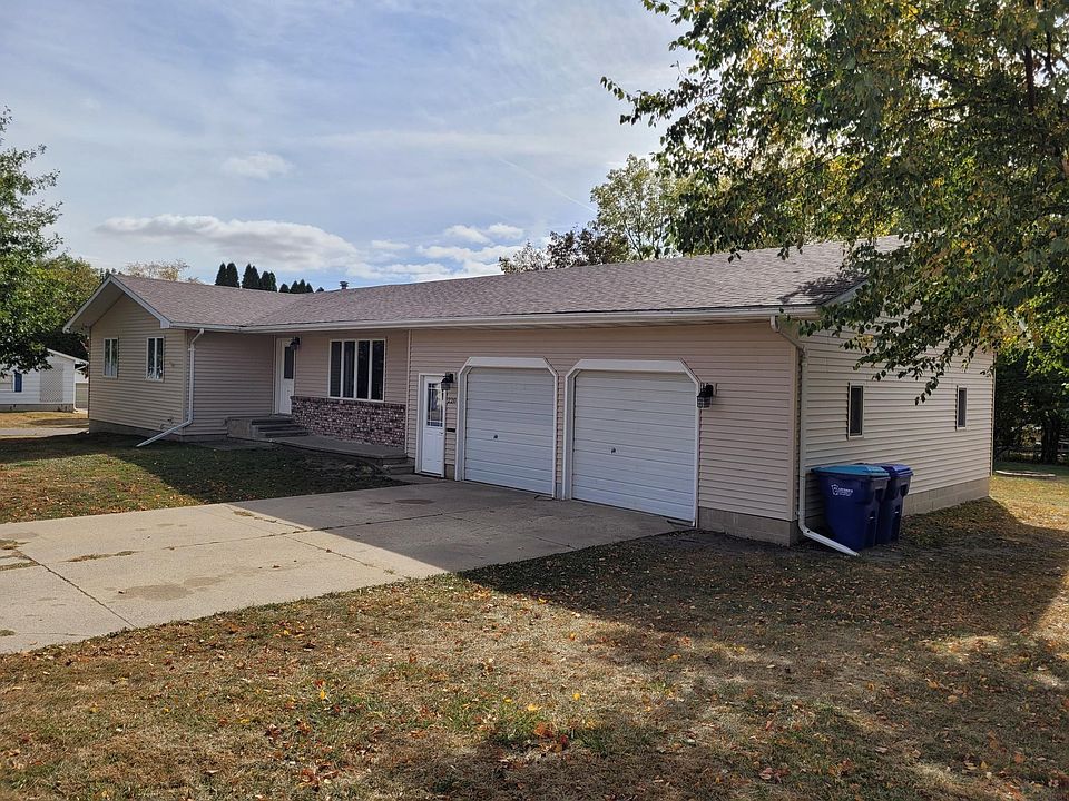 1st image of 220 Lincoln Dr NE