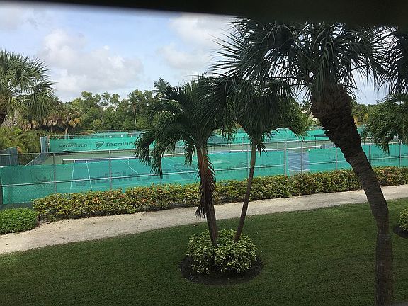 3rd image of 955 Egret Cir