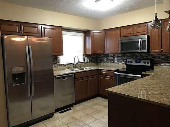 2nd image of 1813 Wayland Dr